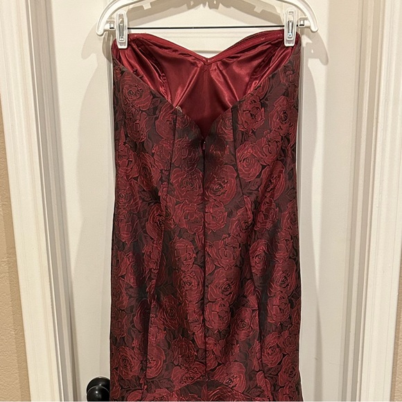 Prom Dress- Mermaid Style- Red Rose pattern. Size 12 - Picture 14 of 14